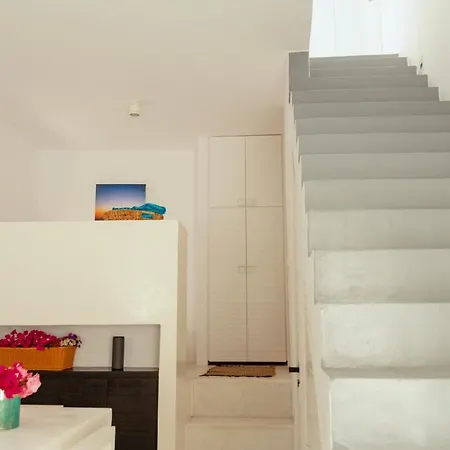 Rooftop House In The Old Town Of Parikia - *