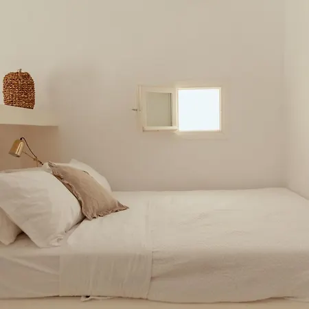 Rooftop House In The Old Town Of Parikia - Páros