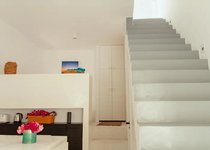 Rooftop House In The Old Town Of Parikia - *