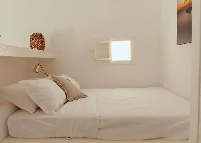 Rooftop House In The Old Town Of Parikia - Páros